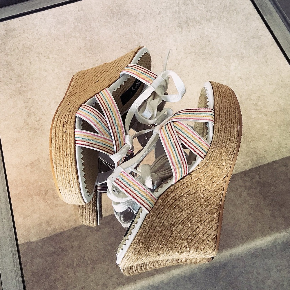 🆕 SKY White Multi Wedges US 5